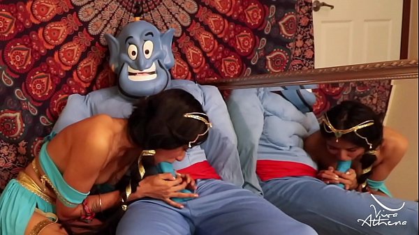 SLUTTY DISNEY PRINCESS FICKT SICH MIT MAGISCHER LAMPE